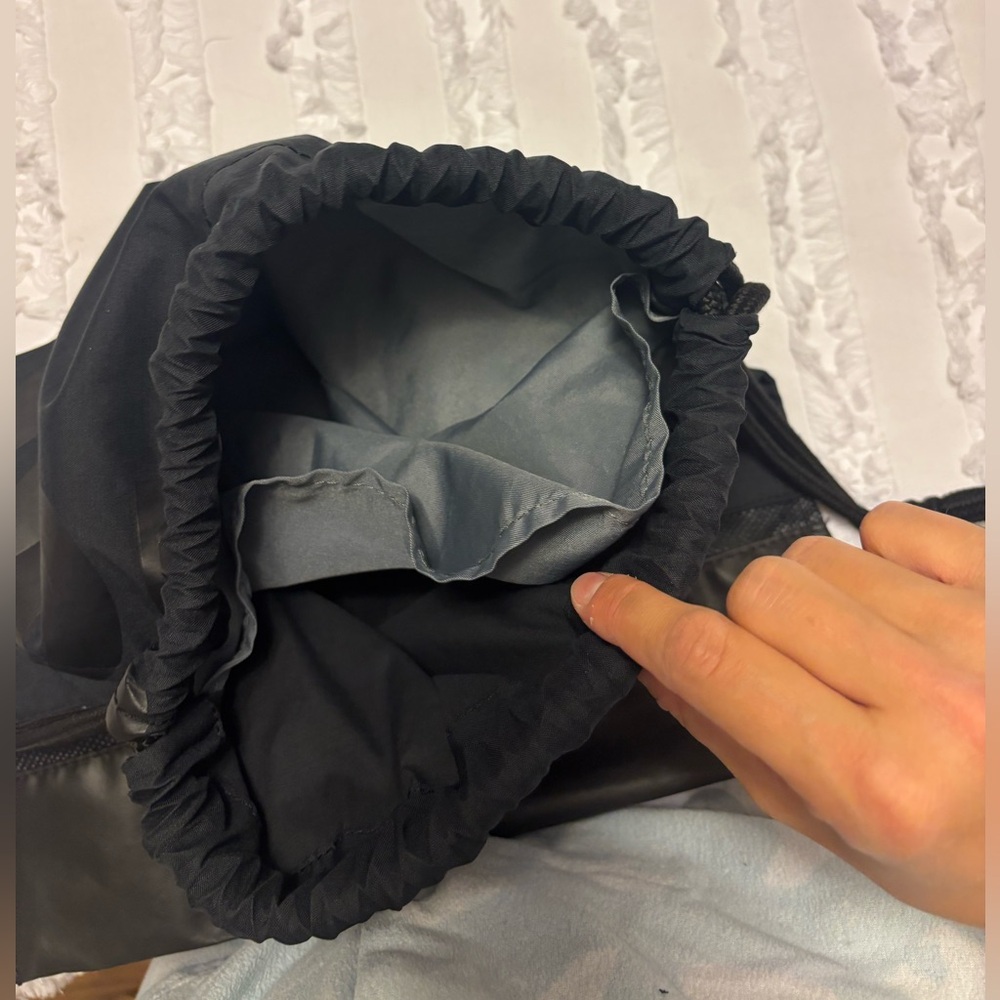 Nike Drawstring Bag - Picture 2 of 4
